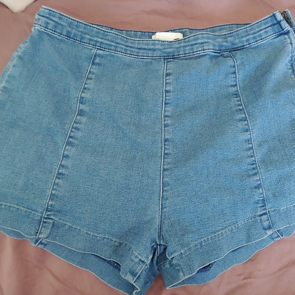 H&M high waisted shorts - Picture 1 of 3